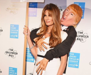 Trang phục "Trump sờ soạng" gây sốc mùa Halloween