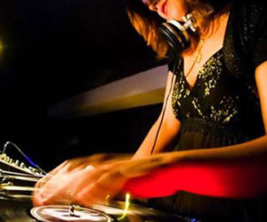 Giây phút nữ DJ bị đại gia bỏ thuốc mê vào ly rượu