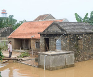 Những phận người mong manh trong lũ dữ