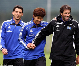 Son Heung-min mang ơn Van Nistelrooy