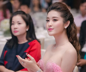 Sự thật về "bệ đỡ khủng" của Á hậu Huyền My