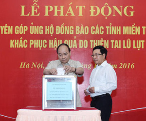 Thủ tướng, các Phó Thủ tướng quyên góp ủng hộ đồng bào miền Trung