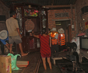 Di dời khẩn cấp hàng trăm hộ dân để tránh lũ