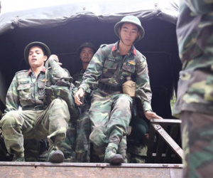 Hàng trăm chiến sĩ ngày thứ 2 tìm kiếm trực thăng rơi ở Vũng Tàu
