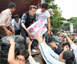 Mr Đàm: “Sao tôi phải đảm bảo minh bạch tiền ủng hộ bà con vùng lũ?”