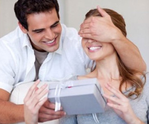 Ngày 20/10, sao phụ nữ phải chờ quà từ đàn ông?