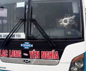 Nhà xe tố bị ném đá trên cao tốc, tài xế phải nhập viện