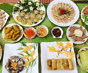 Những túi nilon từ cỗ cưới đã nuôi dưỡng chúng tôi