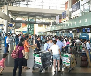 Nữ nhân viên hàng không bị hành khách hành hung bất tỉnh ở sân bay Nội Bài
