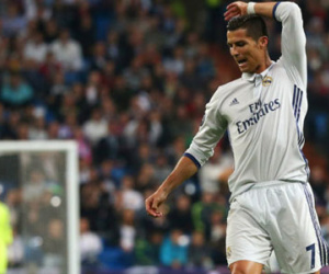 Ronaldo tịt ngòi, Real vẫn thắng đậm Legia Warszawa