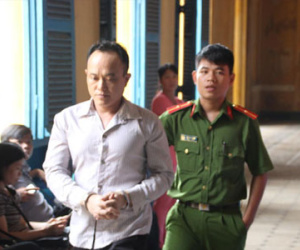 Thiếu một chén canh, đâm chết người ở chợ Hóc Môn