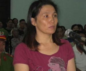 Đòi bán đất nuôi người tình, chồng bị vợ phóng hỏa thiêu sống