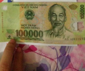 Hóm hỉnh chủ trọ dễ thương tặng tiền sinh viên thuê trọ ngày 20/10