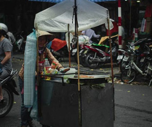 Ngày không hoa, không quà của phụ nữ bốc vác, bán hàng rong