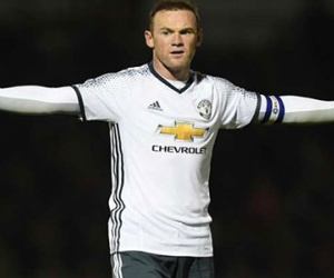 Rooney lên tiếng về việc phải ngồi dự bị