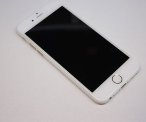 Sau iPhone đen nhám, xuất hiện iPhone trắng nhám