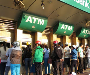 Thẻ ATM "chết" vẫn sinh phí