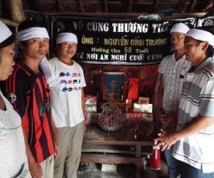 Giấy ra viện gây sốc: "Cụ ông biến chứng thai nghén khi đẻ và..