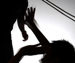 Hà Nội: Truy bắt gã chồng chém chết tình địch và vợ ngay trên giường