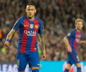 Neymar chính thức ký hợp đồng đắt giá với Barca