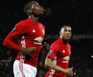 Pogba ca ngợi Rooney sau khi được nhường phạt đền