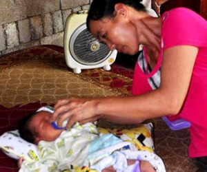 Bé trai bị bỏ rơi dưới gốc khế lúc rạng sáng