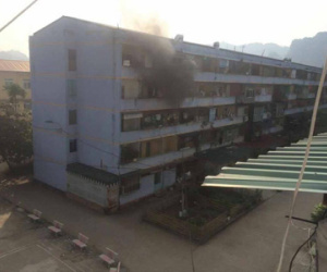 Cháy tầng 4 nhà chung cư, học sinh hoảng loạn la hét