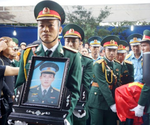 Người dân quê nhà đẫm nước mắt đón phi công Nguyễn Văn Tùng