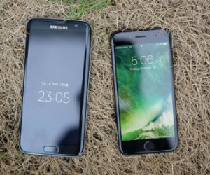 Phiên bản màu đen của Galaxy S7 edge và iPhone 7 đọ dáng