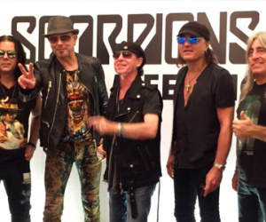 Scorpions xuất hiện tại Hà Nội: "Còn đam mê chúng tôi còn hát"