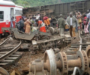 Tàu hỏa trật bánh lật nhào ở Cameroon, 55 người chết