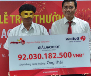 Vụ trúng 92 tỷ đồng: Vì sao phải đeo mặt nạ khi nhận tiền khủng?