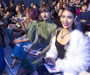 Mai Ngô & Lan Khuê "nổi bần bật" trên ghế khách mời tại Seoul Fashion Week