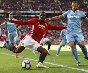 Pogba chuyền bóng tệ thứ bảy ở Ngoại hạng Anh