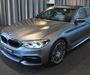 Cận cảnh BMW 5-Series 2017 "bằng xương, bằng thịt" ngoài đời thực
