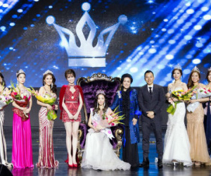 Đầm khoe đùi của Ngọc Trinh "lạc điệu" trên sân khấu hoa hậu Hàn Quốc