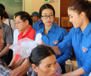 Hoa hậu Mỹ Linh, á hậu Thanh Tú đến miền Trung làm từ thiện