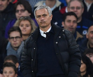 Mourinho và Pogba bị chế nhạo đủ đường sau trận thua thảm của M.U
