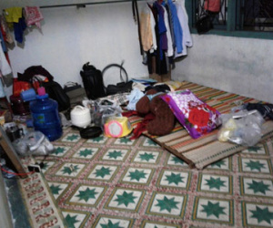 Ngáo đá cầm dao xông vào phòng trọ khống chế nữ sinh viên
