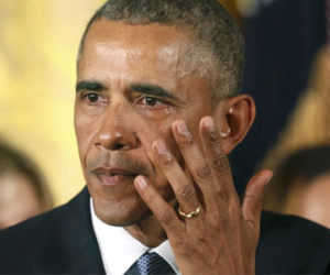 Những khoảnh khắc xúc động của Obama suốt 8 năm qua