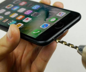 Những trò đùa về iPhone khiến không ít người tin sái cổ và cái kết đắng lòng