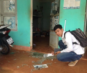 Thầy giáo dùng dao khống chế nữ giáo viên đòi "quan hệ"