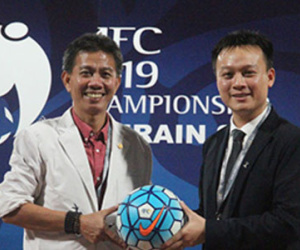 AFC tặng VFF trái bóng đưa U19 Việt Nam dự World Cup