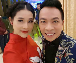 Chuyện được, mất của ca sĩ Việt Hoàn khi lấy vợ kém 18 tuổi