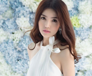 Nữ hoàng Sắc đẹp Toàn cầu không phủ nhận phẫu thuật thẩm mỹ