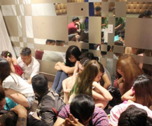 Thuê 2 xe ô tô 50 chỗ đưa các đối tượng "thác loạn" về trụ sở CA