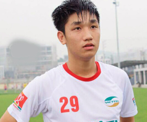 Đội trưởng "hot boy" của U19 Việt Nam bất ngờ khi được nhiều fan nữ làm quen