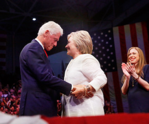 Nếu Hillary Clinton làm tổng thống, Bill Clinton sẽ là đệ nhất tình nguyện viên?