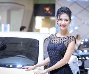 Những bóng hồng xinh đẹp tại triển lãm xe quốc tế Việt Nam