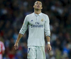 Tại sao Cristiano Ronaldo sa sút khủng khiếp mùa này?